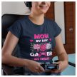 MOM by day GAMER by night feliratos női póló (Nappal anya, éjjel gamer)