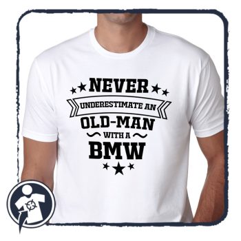   Never underestimate an old man with a BMW - feliratos autós póló 