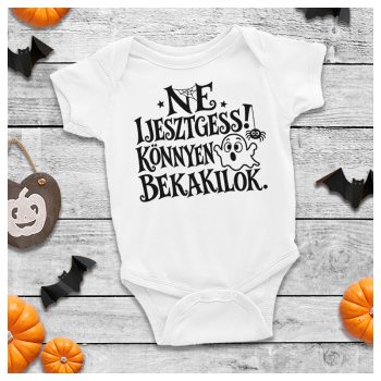 Ne ijesztgess, könnyen bekakilok feliratú fehér halloween baba body szellemes mintával