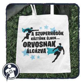   A szuperhősök köztünk élnek... ORVOSNAK álcázva - feliratos fehér vászonszatyor 