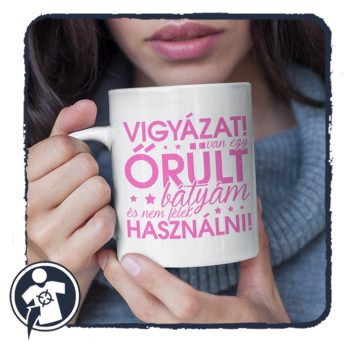  Vigyázat! Van egy őrült bátyám, és nem félek használni! - bögre 